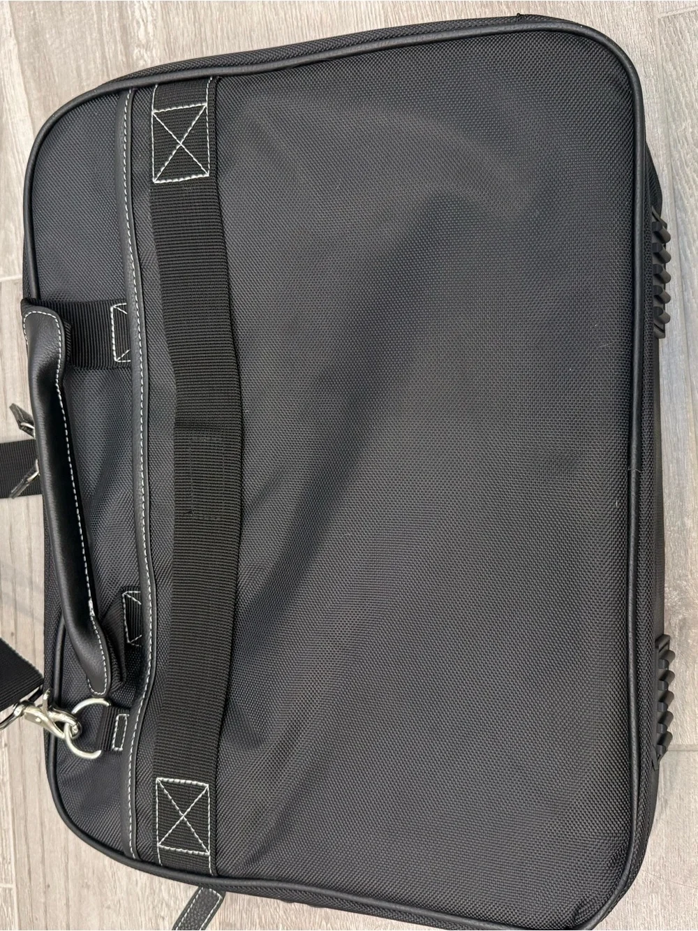 NWOT Black Mobile Edge 16